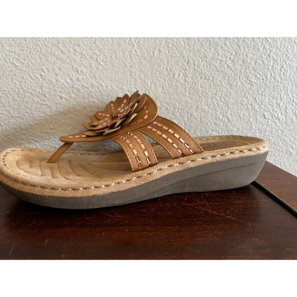 Cliffs By White Mountain Wedge Sandals Womens 9M Tan Floral Embellished Flip Flo - Picture 4 of 15